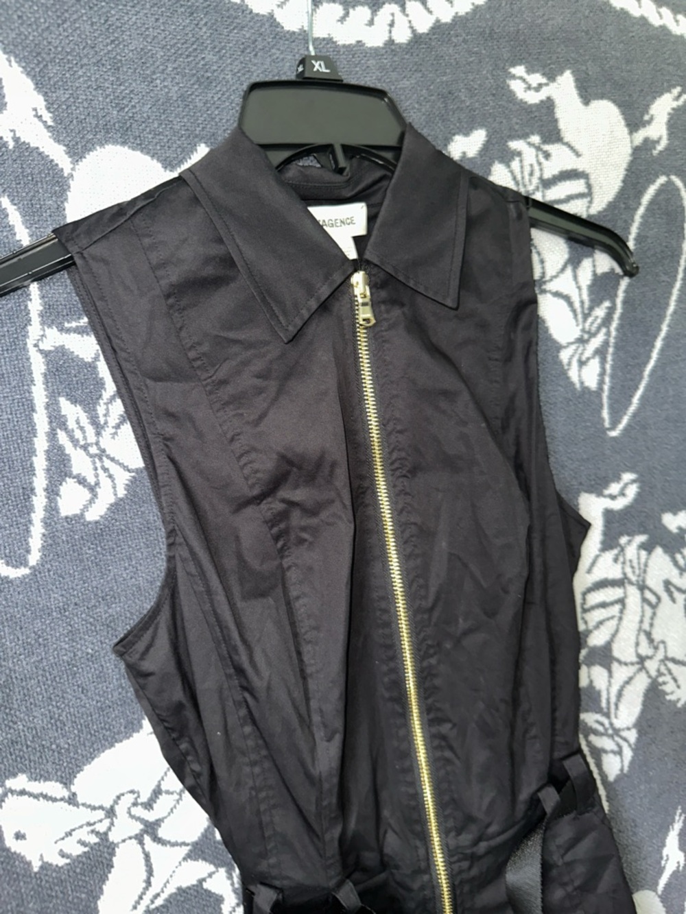 L'AGENCE Black Sleeveless Zip-Front Midi Dress - Picture 4 of 6